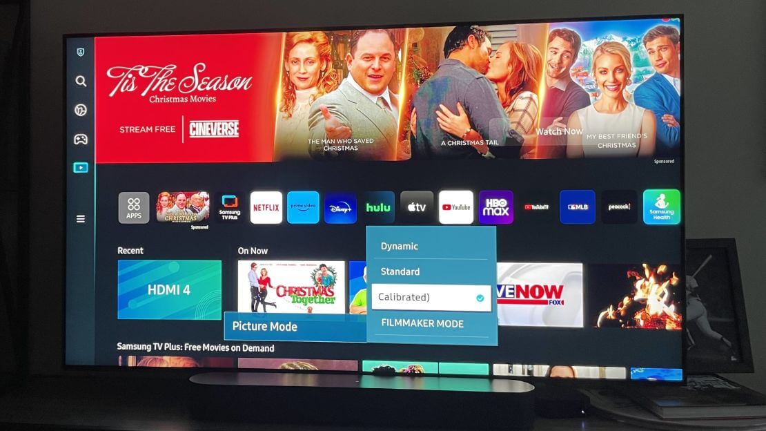 Smart TV là thiết bị thông minh tích hợp nhiều nhiều ứng dụng